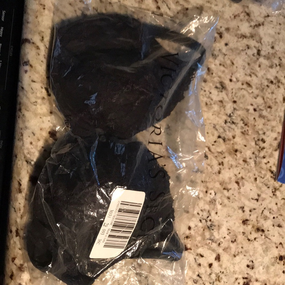 New 36C Victoria Secret bra